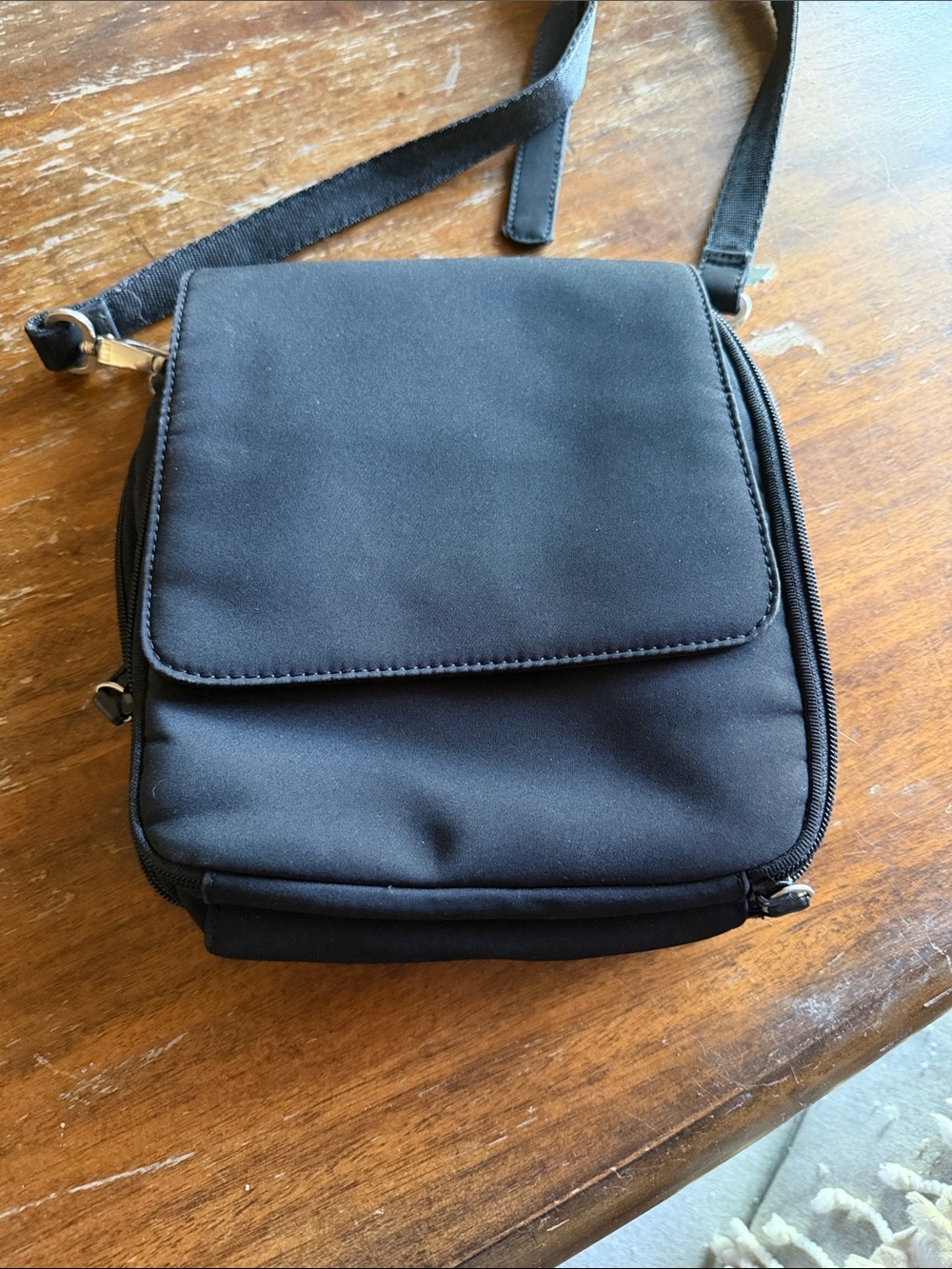 Black TravelSmith, Crossbody purse